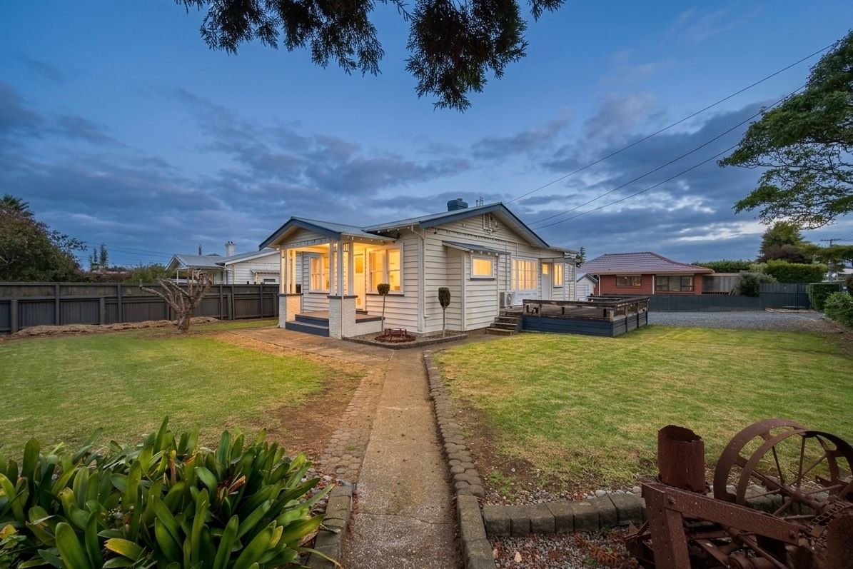 Spacious Corner Opportunity with Future Potential - Bild 2