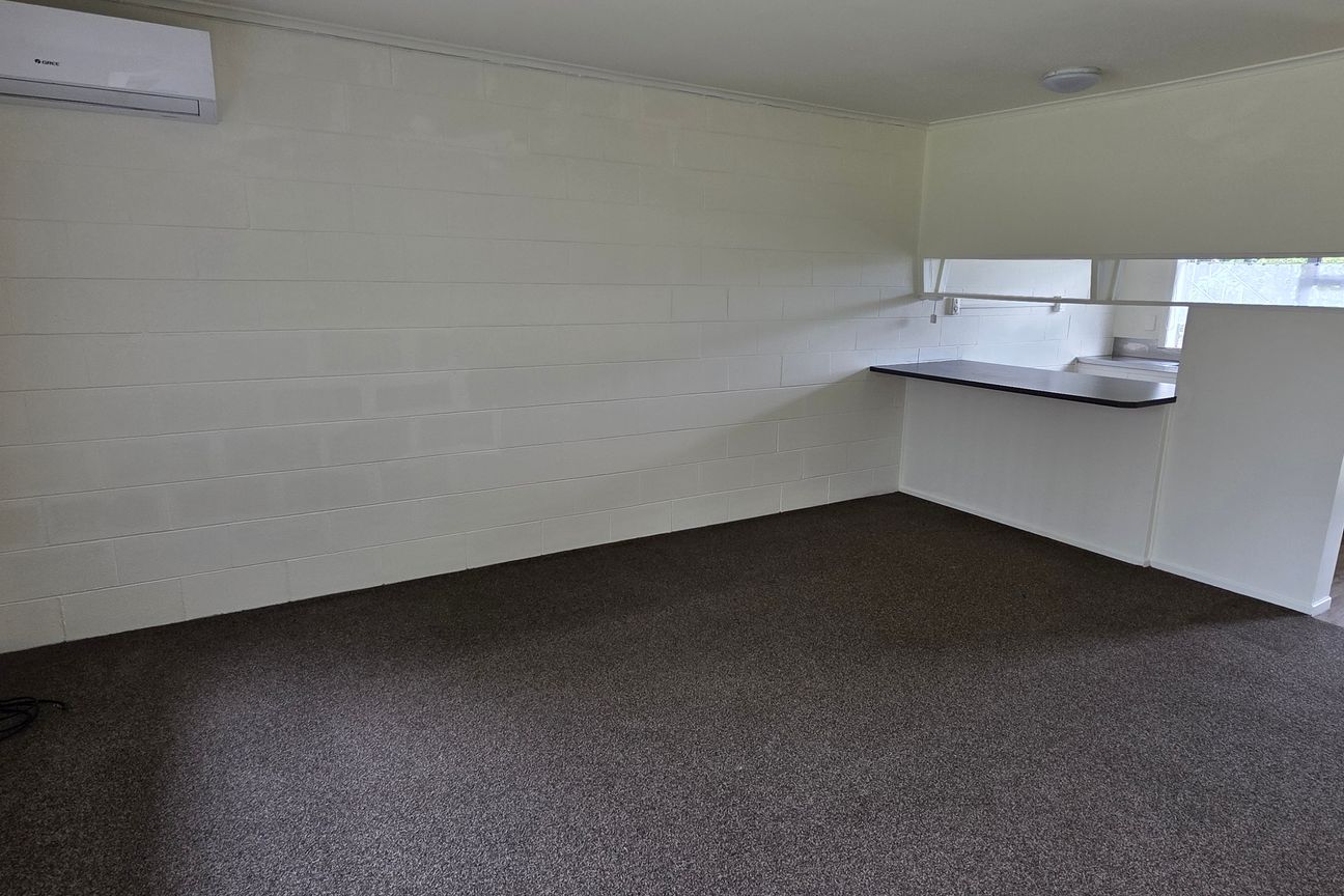 2 bed 1 bath with parking water and lawns - Widok 5