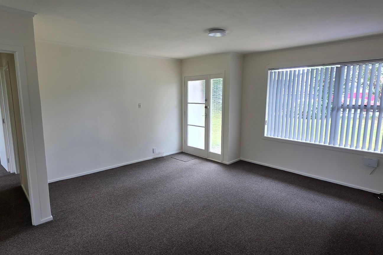 2 bed 1 bath with parking water and lawns - Widok 2