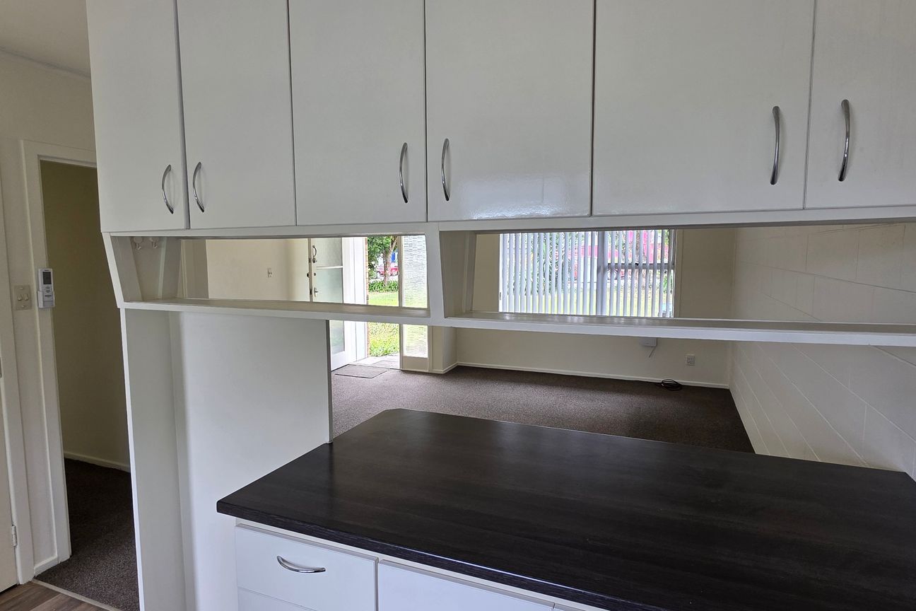 2 bed 1 bath with parking water and lawns - Więcej