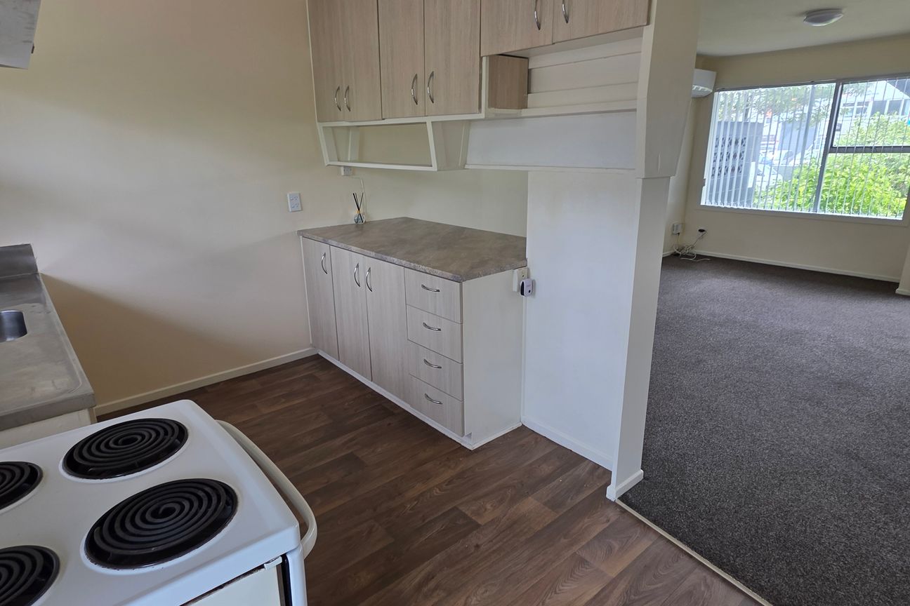 1 bed 1 bath with parking water and lawns - Widok 4