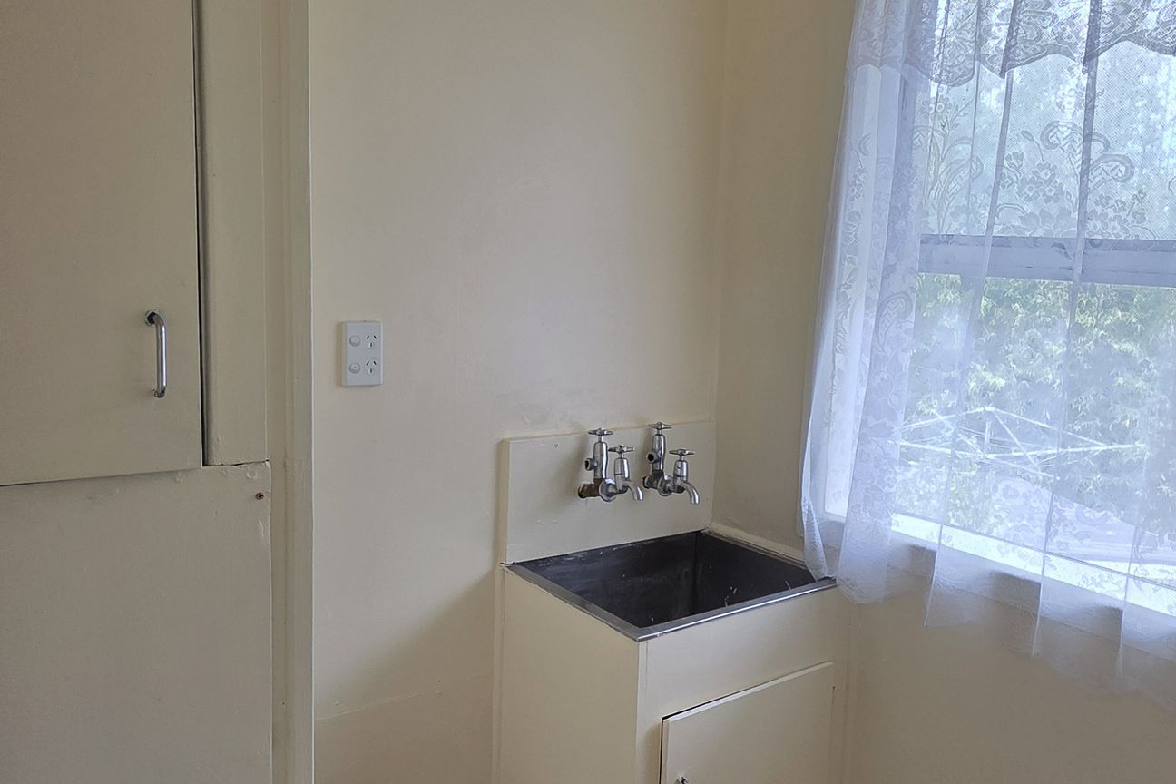 1 bed 1 bath with parking water and lawns - Więcej