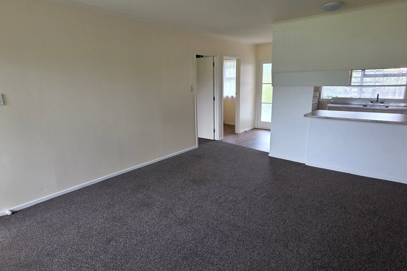1 bed 1 bath with parking water and lawns - Widok 2