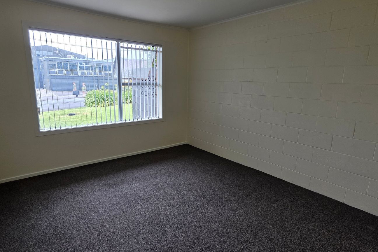 1 bed 1 bath with parking water and lawns - Widok 6