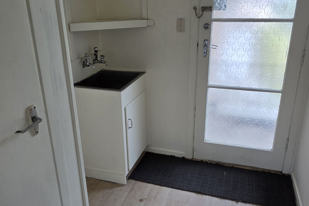 1 bed 1 bath with parking water and lawns - Więcej