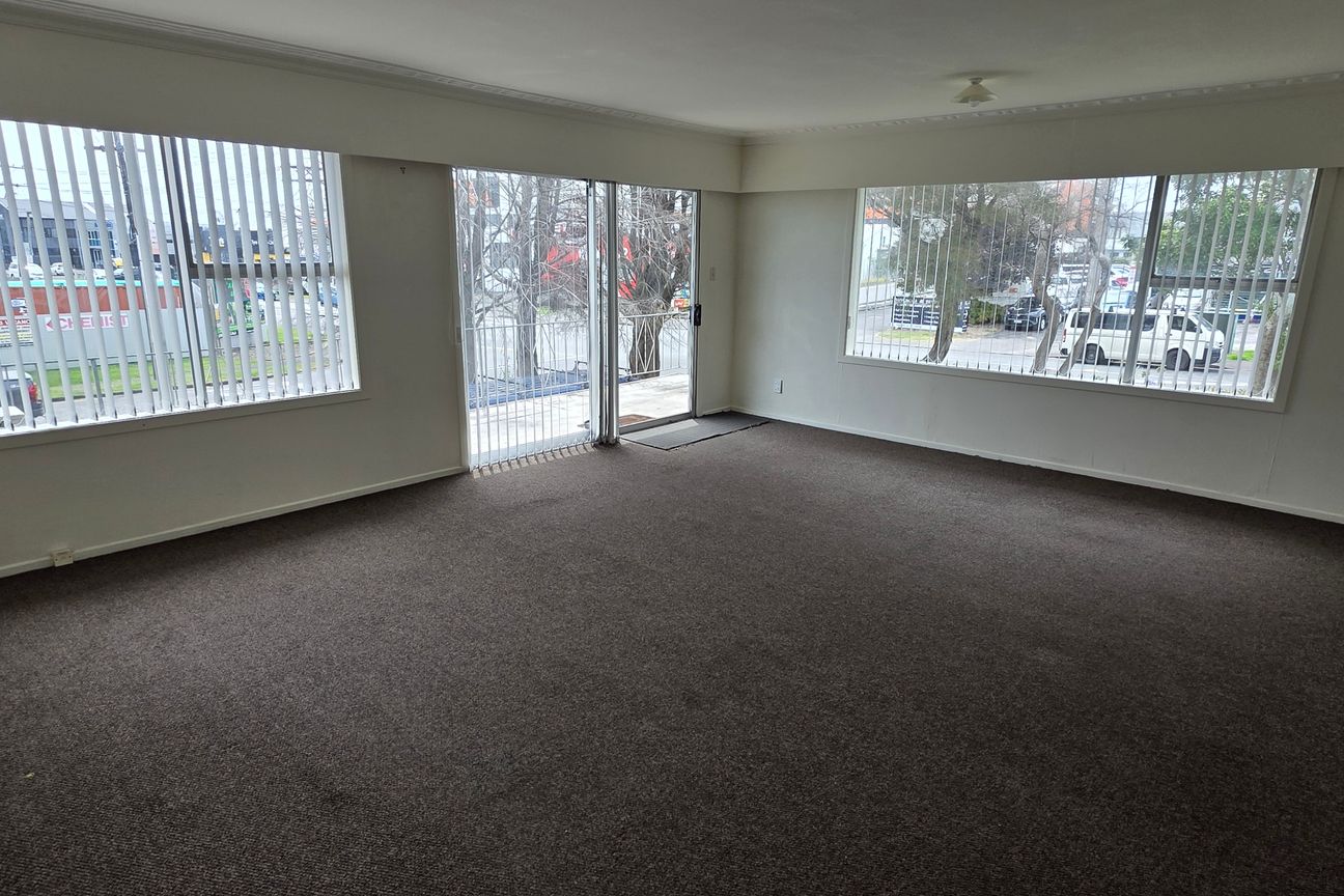 1 bed 1 bath with parking water and lawns - Widok 2