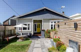 9 Wha Street, Lyall Bay