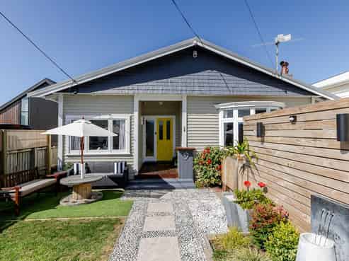 9 Wha Street, Lyall Bay