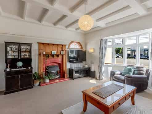 9 Wha Street, Lyall Bay