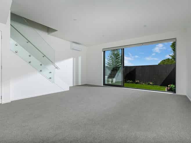 8/80 Eastcoast Bays Road, Milford