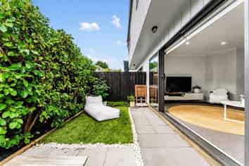 40B Waddell Avenue, Point England