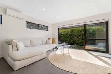 40B Waddell Avenue, Point England