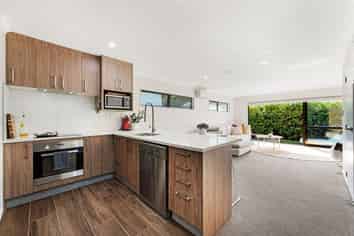 40B Waddell Avenue, Point England