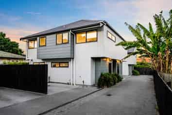 40B Waddell Avenue, Point England