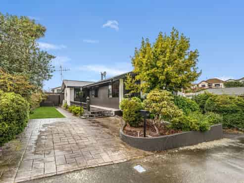 14 Livingstone Street, West End