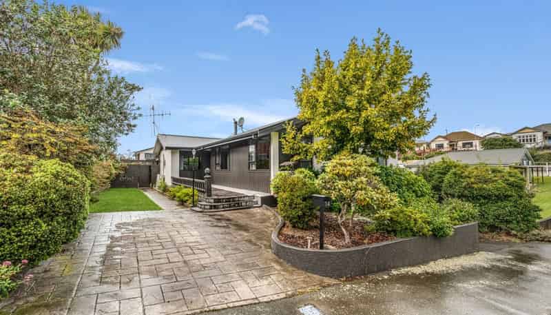 14 Livingstone Street, West End