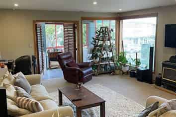 122 Mana Esplanade, Paremata