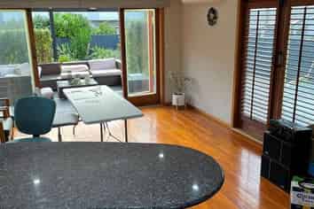 122 Mana Esplanade, Paremata