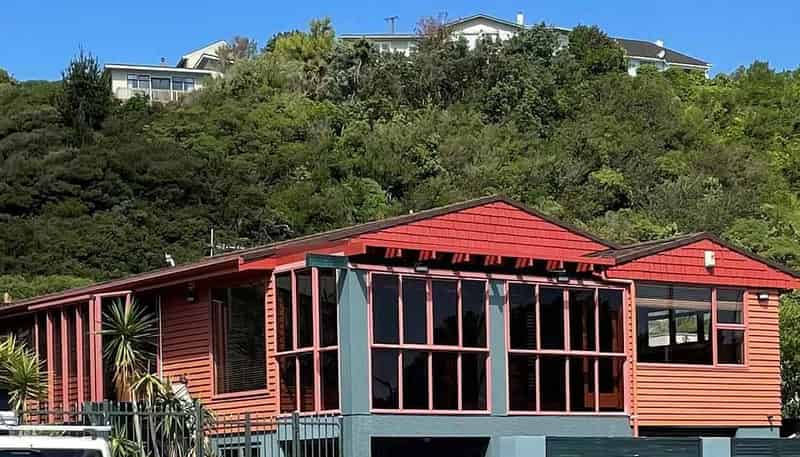 122 Mana Esplanade, Paremata