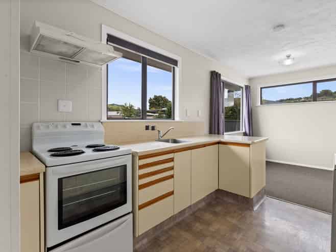 5 Warwick Crescent, Taradale