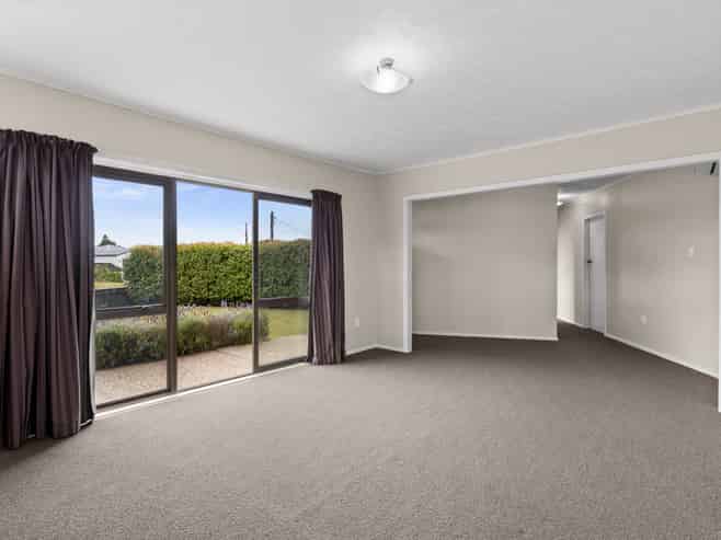 5 Warwick Crescent, Taradale