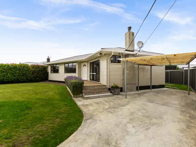 5 Warwick Crescent, Taradale