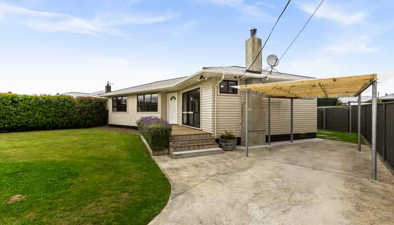 5 Warwick Crescent, Taradale