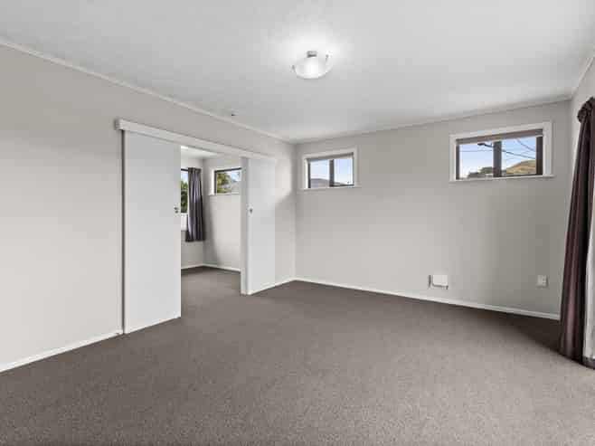 5 Warwick Crescent, Taradale