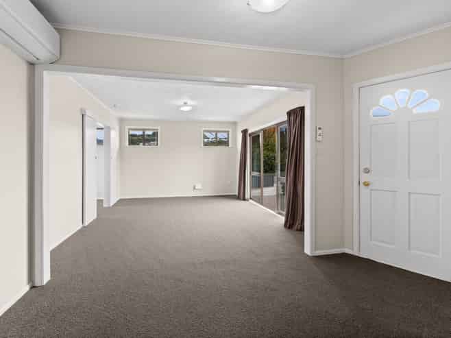 5 Warwick Crescent, Taradale