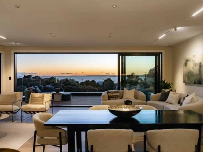 52 Beach Road, Castor Bay