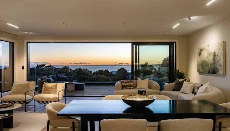 52 Beach Road, Castor Bay