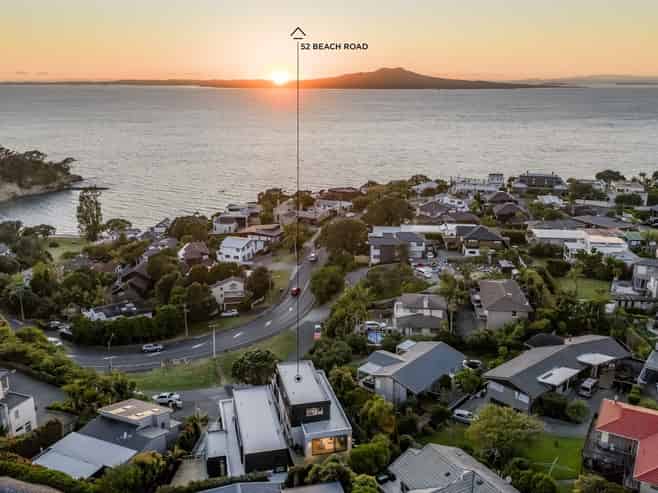 52 Beach Road, Castor Bay