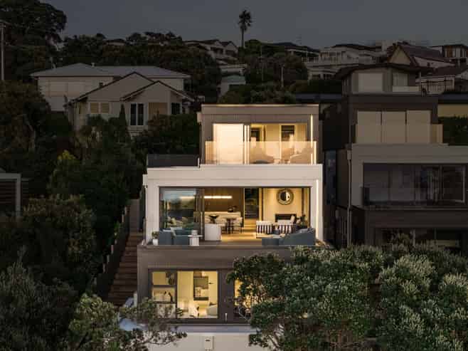 52 Beach Road, Castor Bay