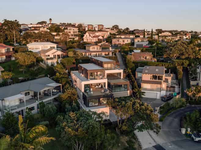 52 Beach Road, Castor Bay