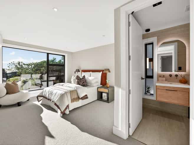 52 Beach Road, Castor Bay
