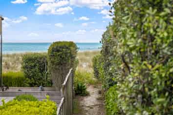  25 Esme Grove, Omaha