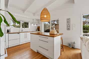  25 Esme Grove, Omaha