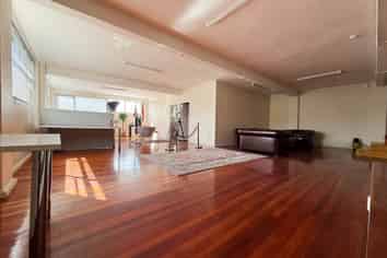 OFFICE ON ONEHUNGA MALL MAIN STREET
