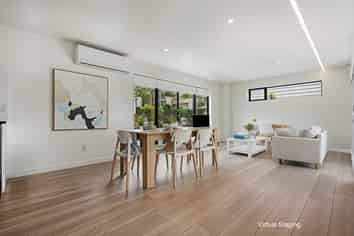 2/49 Northboro Road, Belmont