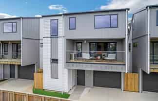 2/49 Northboro Road, Belmont