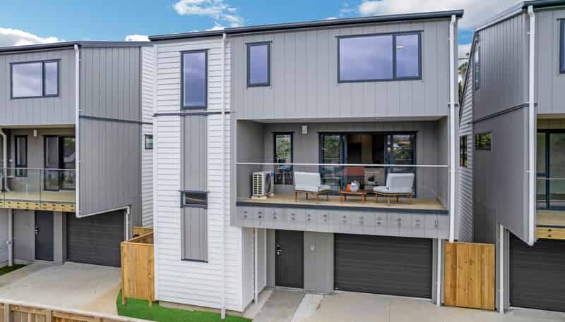 2/49 Northboro Road, Belmont