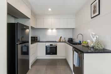 2/49 Northboro Road, Belmont