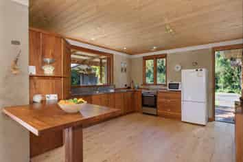 505 Old Highway, Whakamarama