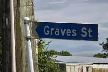  Graves, Eltham