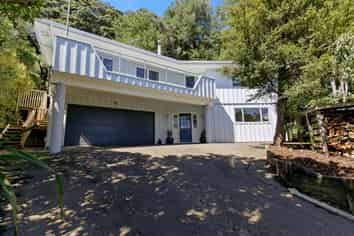 233A Whites Line East, Waiwhetu