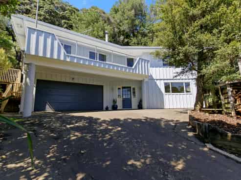 233A Whites Line East, Waiwhetu