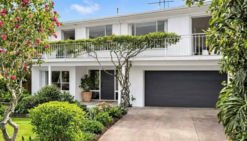 1068 Whangaparaoa Road, Matakatia