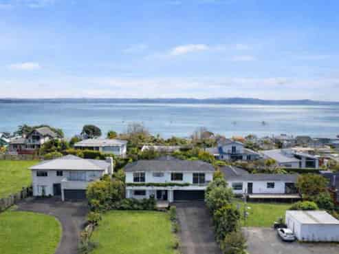 1068 Whangaparaoa Road, Matakatia