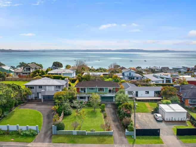 1068 Whangaparaoa Road, Matakatia
