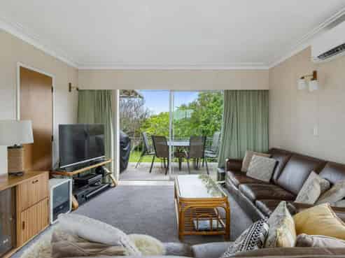 1068 Whangaparaoa Road, Matakatia